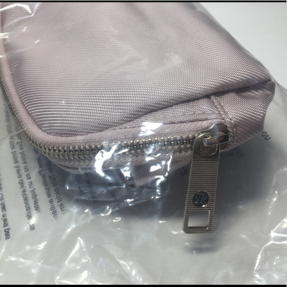 NWT Lululemon Everywhere Belt Bag Misty Pink - Picture 6 of 8